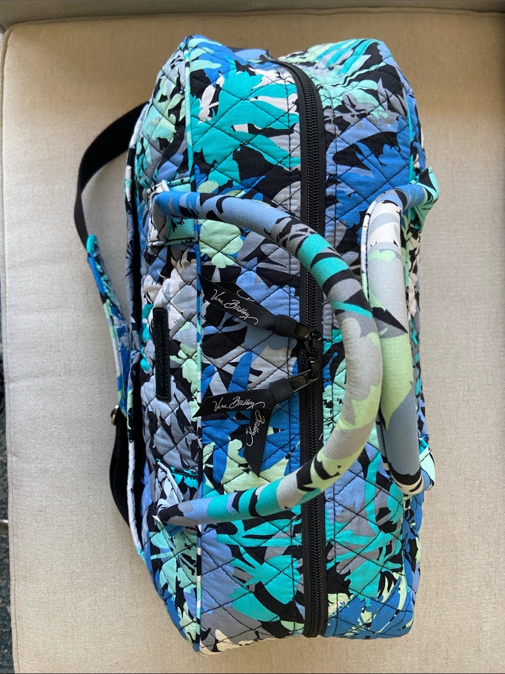 Sale! Vera Bradley Weekender Travel Bag in Camofloral (retired) w/Shoulder Strap - Picture 4 of 16